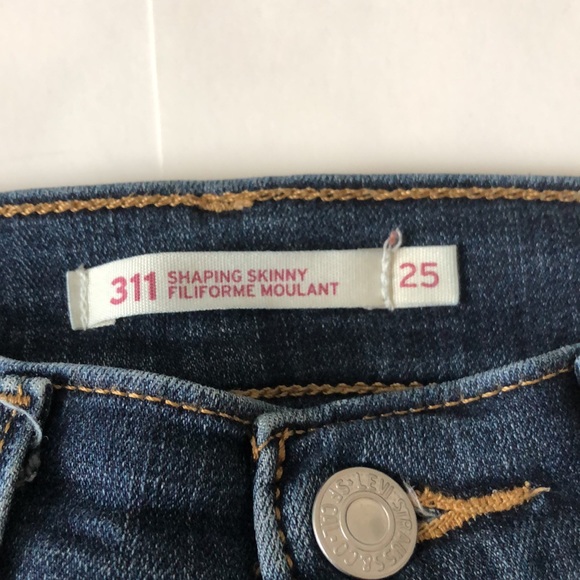 Levi’s 25 Jeans Blue 311 Shaping Skinny Pocket zipper button Excellent Condition - Picture 2 of 7